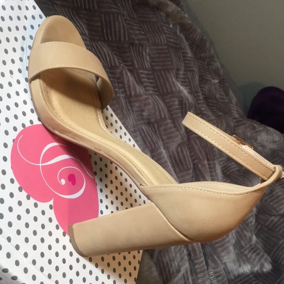 Nude Heels 💞 - Picture 3 of 4